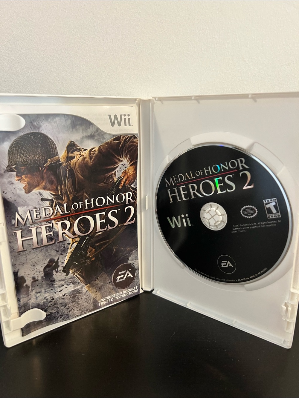 Medal of Honor Heroes 2 Wii Complete CIB Tested & Working - Picture 4 of 5